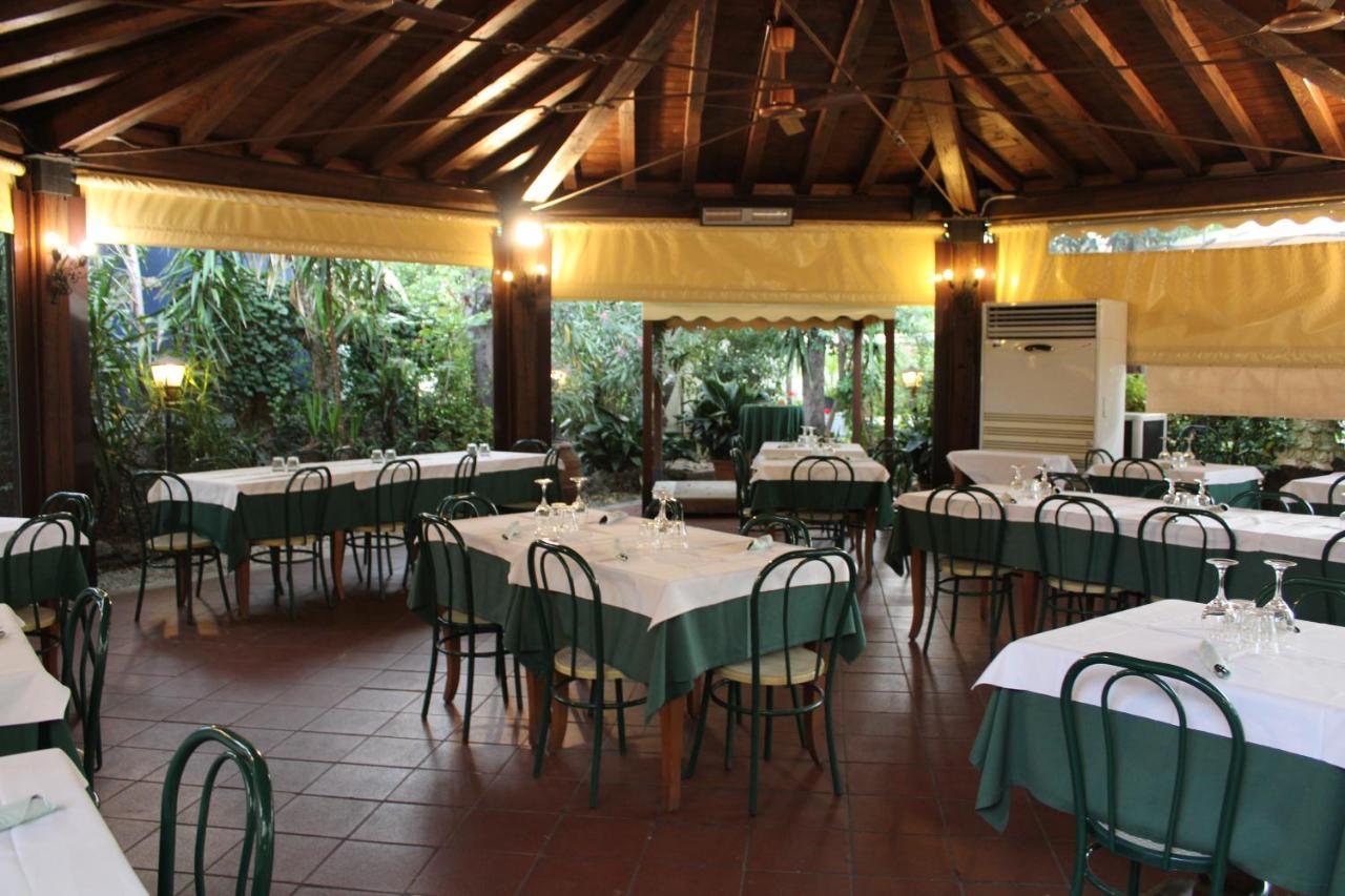 Hotel La Locanda Del Borgo Rome Exterior photo