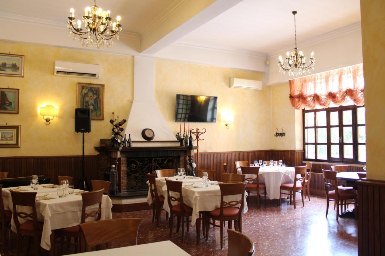 Hotel La Locanda Del Borgo Rome Exterior photo