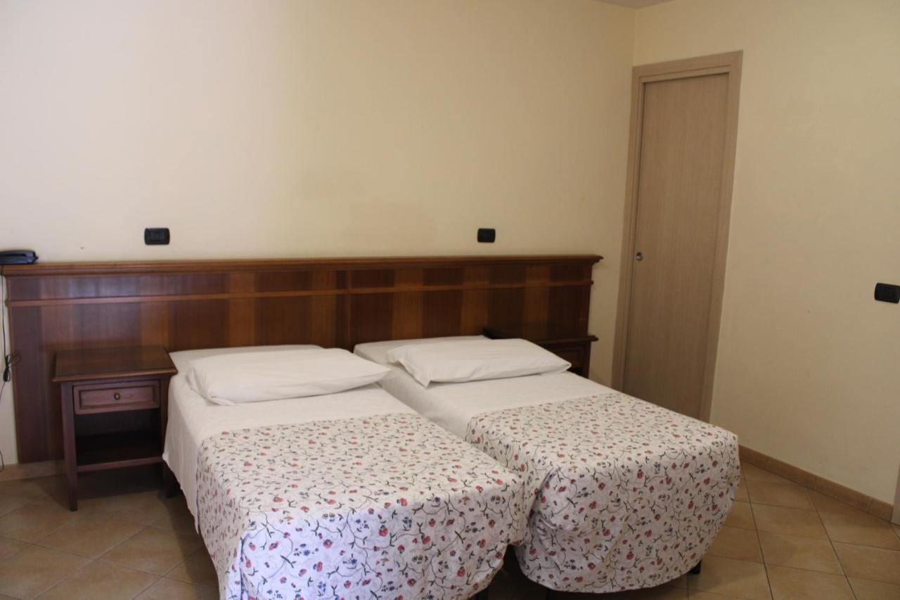 Hotel La Locanda Del Borgo Rome Exterior photo